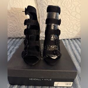 Kendall & Kylie ‘Evie’ Black Suede Heeled Sandals